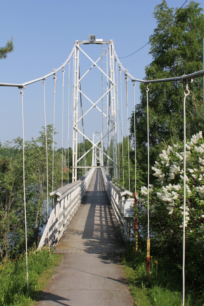 The picturesque river scenery of Kokemäenjoki River boasts Finland’s longest wooden suspension bridge in Keikyä.